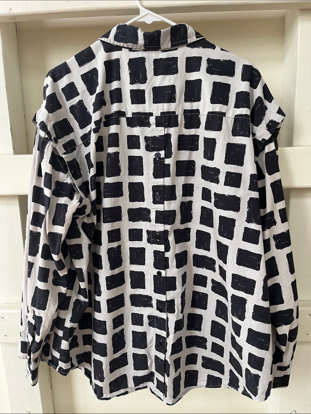 Wildfang Navy and White Brush-Block Button-Up with removable sleeves - Picture 3 of 7